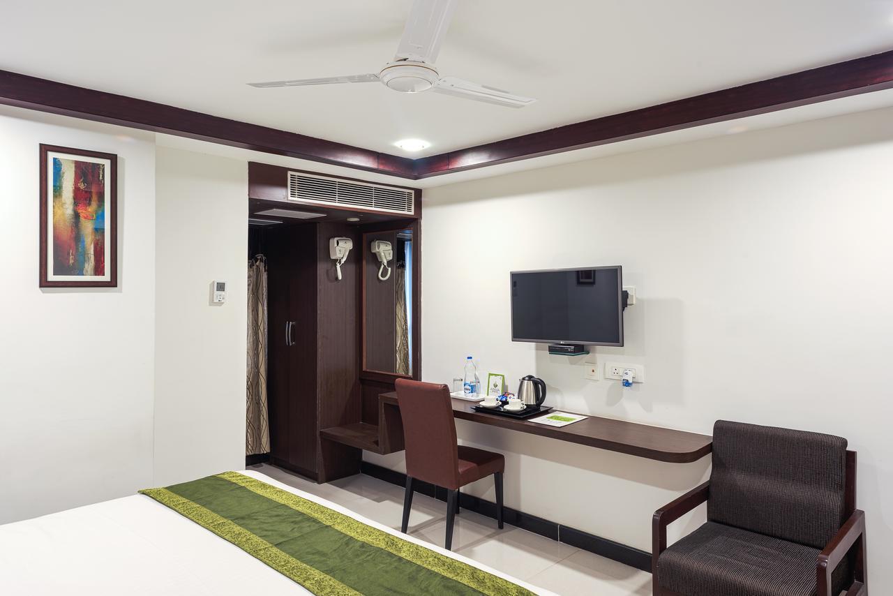 Treebo Empire Hotel Vijayawāda Exterior photo