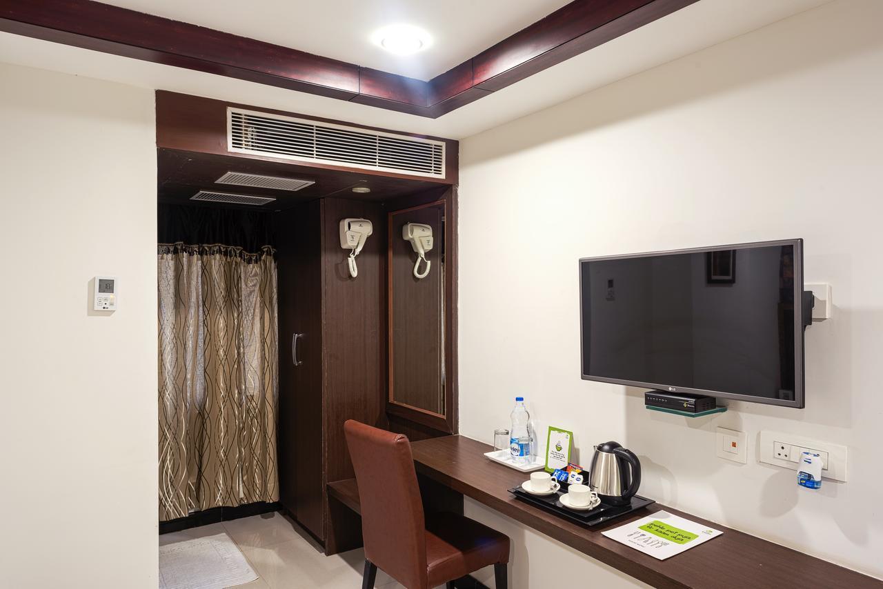 Treebo Empire Hotel Vijayawāda Exterior photo